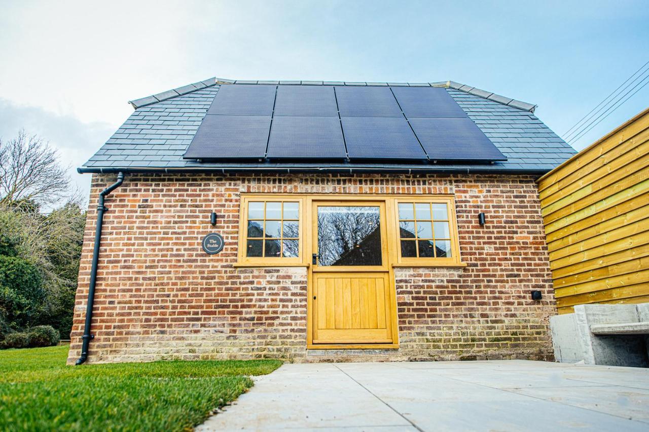 The Stable Apartment Canterbury Bagian luar foto