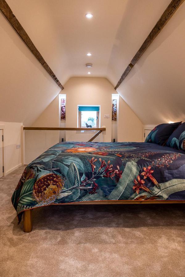 The Stable Apartment Canterbury Bagian luar foto