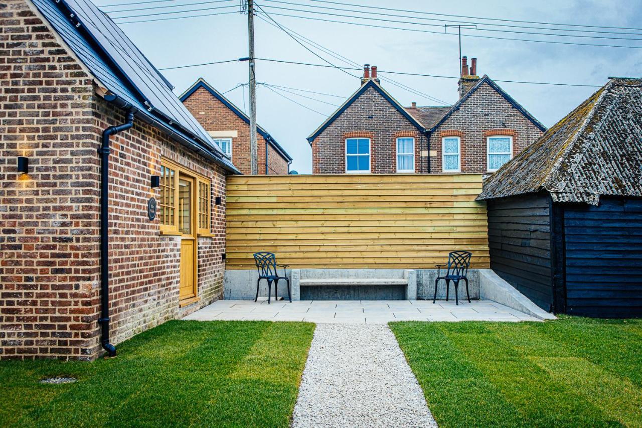 The Stable Apartment Canterbury Bagian luar foto